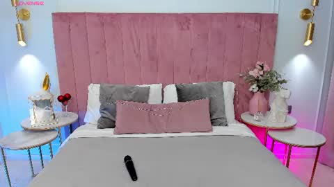 Mia online show from July 9, 5:11 am
