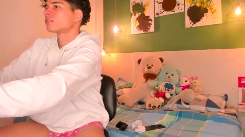 Milcon Thomson online show from December 12, 4:37 am