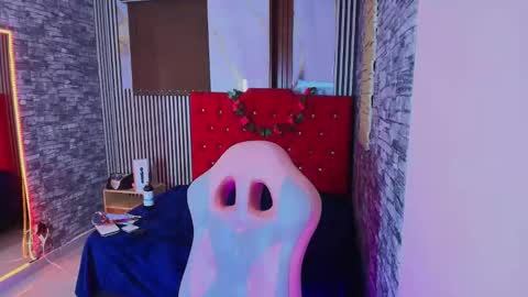 Snapshot of mildrecute chatting on October 21, 10:24 pm Ana online show from October 21, 10:24 pm