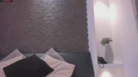 M I L E  online show from July 10, 8:57 pm