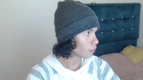 milesxoxo6969 online show from September 15, 8:32 pm