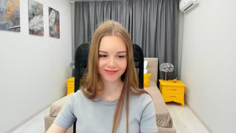 mileygloss online show from February 18, 7:43 am