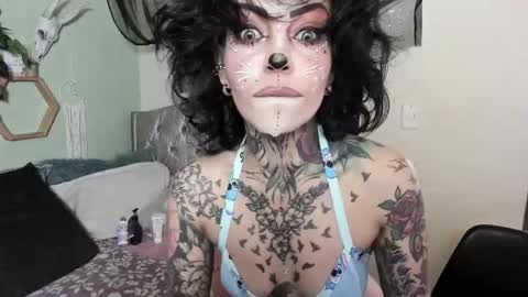 Isabella online show from October 28, 1:45 pm