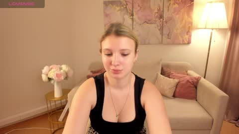 milinafox online show from April 23, 9:49 pm