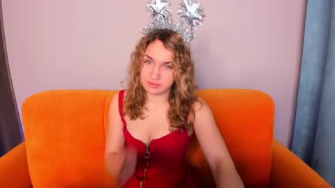 Snapshot of milkablond chatting on February 14, 1:23 am milkablond online show from February 14, 1:23 am