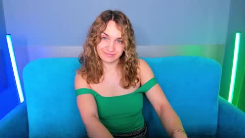 Snapshot of milkablond chatting on February 17, 7:04 am milkablond online show from February 17, 7:04 am