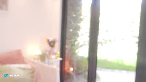 milky_0 online show from July 25, 7:23 pm