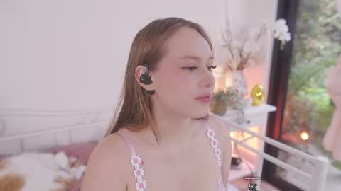 milky_0 online show from July 6, 7:49 pm