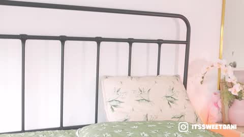 milky_0 online show from January 31, 7:11 pm