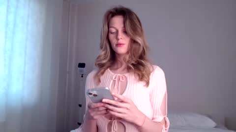 Snapshot of milky__way_ chatting on September 10, 2:51 pm milky__way_ online show from September 10, 2:51 pm