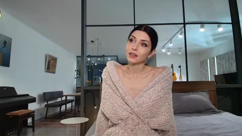 milla bella online show from March 4, 7:33 pm