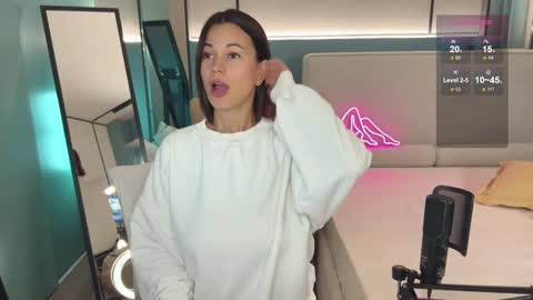 Mila online show from February 18, 10:25 pm