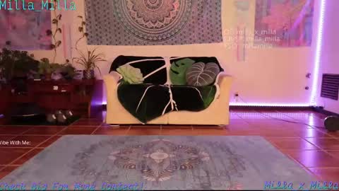 milla_milla online show from November 1, 4:44 am