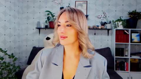 MillaXQueen online show from November 25, 3:11 pm