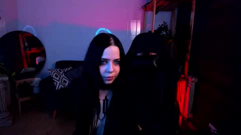 milleycyrus_ online show from March 14, 1:26 pm