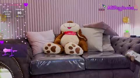 milleyjones_ online show from June 26, 12:21 pm