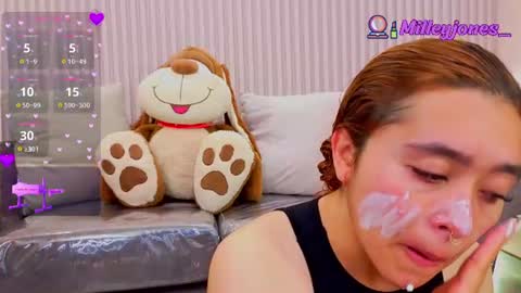 milleyjones_ online show from July 3, 11:59 am