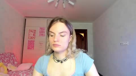 mili-kira online show from May 27, 1:57 am