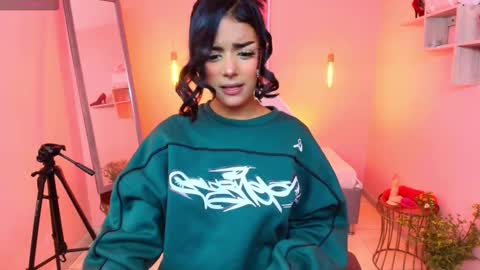 milu_carbajal_x online show from December 2, 9:02 pm