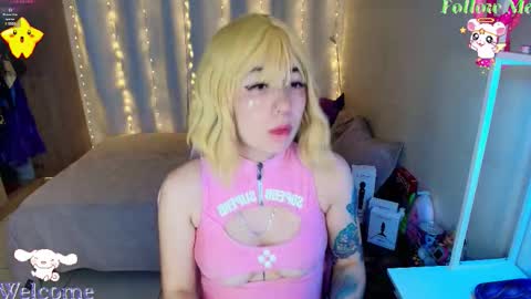 mily_milk_ online show from March 19, 7:36 am