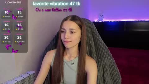 Snapshot of milyamess chatting on October 4, 8:17 pm Emily online show from October 4, 8:17 pm