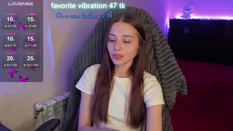 Snapshot of milyamess chatting on October 15, 7:04 pm Emily online show from October 15, 7:04 pm