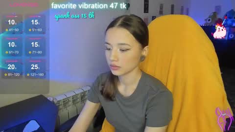 Snapshot of milyamess chatting on February 9, 9:28 pm Emily online show from February 9, 9:28 pm