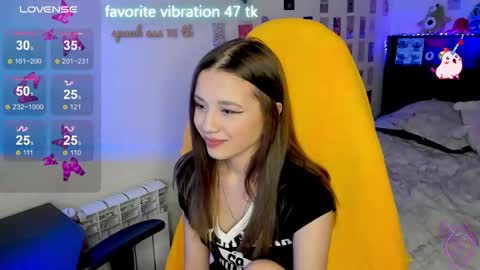 Snapshot of milyamess chatting on February 26, 7:32 pm Emily online show from February 26, 7:32 pm