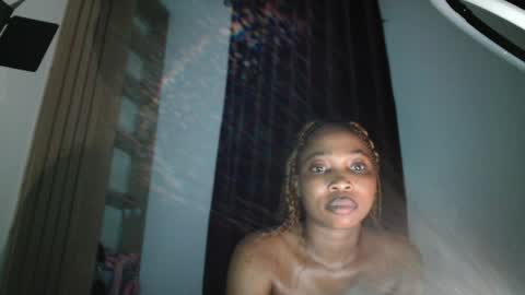 mimi online show from April 29, 8:35 pm