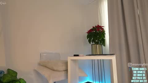 mimmyfit1 online show from December 14, 8:04 pm