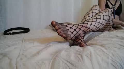 Snapshot of mindyourmanners_ chatting on October 11, 3:00 am mindyourmanners_ online show from October 11, 3:00 am