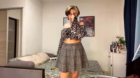 Snapshot of mingjorgenson chatting on October 19, 7:18 pm Luna Moon online show from October 19, 7:18 pm