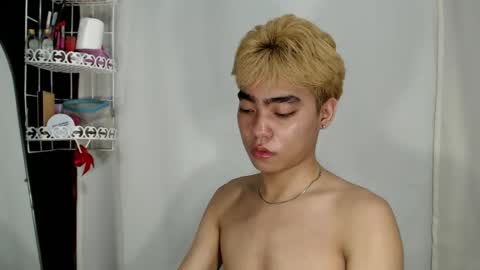 mingkla_man online show from May 6, 6:36 pm