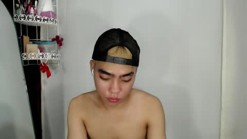 mingkla_man online show from April 23, 7:49 am