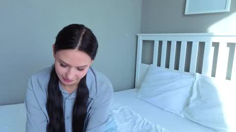 KarinaLeila online show from October 24, 7:20 am