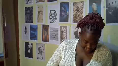 mini_karee online show from March 19, 4:56 pm