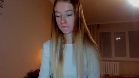 Snapshot of minidiva_ chatting on October 1, 6:18 pm Amelia online show from October 1, 6:18 pm
