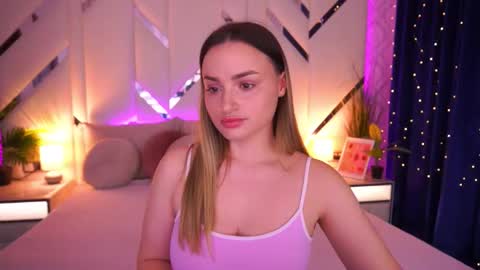 minifox_ online show from March 19, 7:36 am