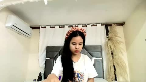 minilove_01 online show from April 27, 12:03 pm