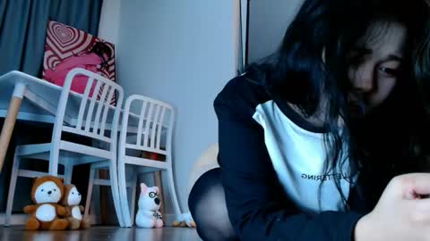Minji online show from April 30, 1:16 pm