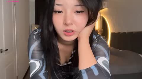 minnie_joy_ online show from June 12, 1:10 pm