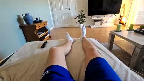 Jesse J. online show from November 22, 11:30 am