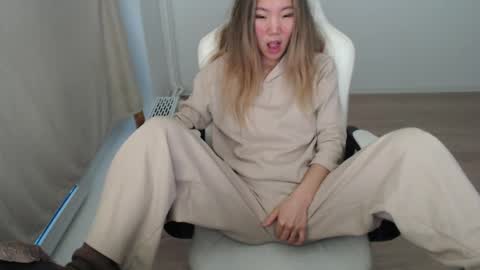 mira_g online show from November 13, 12:41 pm