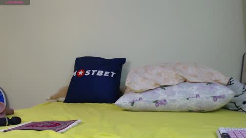 mira_one_ online show from December 4, 11:02 am