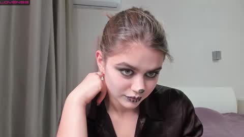 Mira online show from October 31, 9:59 pm