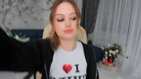 Emma online show from May 1, 4:23 pm