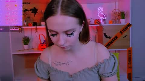 Snapshot of miraella chatting on October 31, 1:50 am Mira online show from October 31, 1:50 am