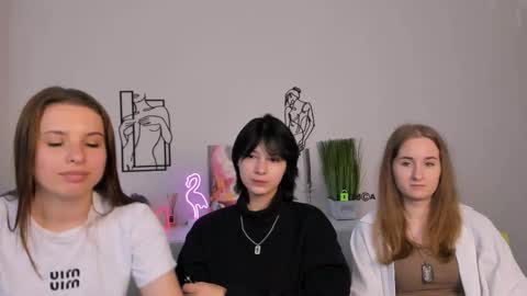 Snapshot of miraella chatting on September 23, 8:52 am Mira online show from September 23, 8:52 am