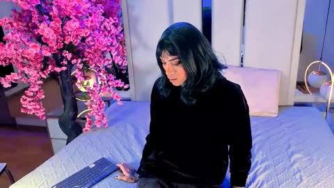     online show from February 20, 12:51 pm