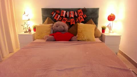 mishapallmer online show from October 23, 6:48 am